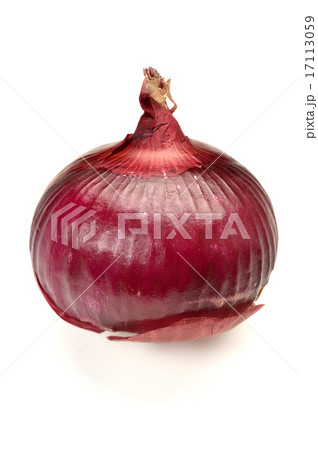 注意）背景の白にゴミや傷が残る場合があります。レッドオニオン（赤タマネギ、赤玉ねぎ）。 17113059