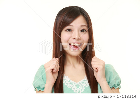 喜ぶ女性 喜ぶ女性 17113314