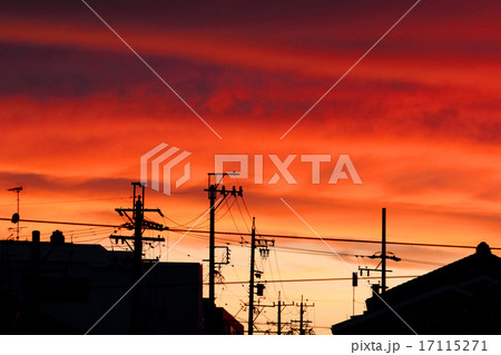 住宅街の夕焼けの写真素材