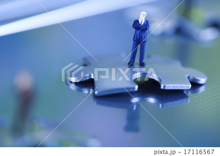 Business figurines, modern network symbols concept Business figurines, modern network symbols concept 17116567