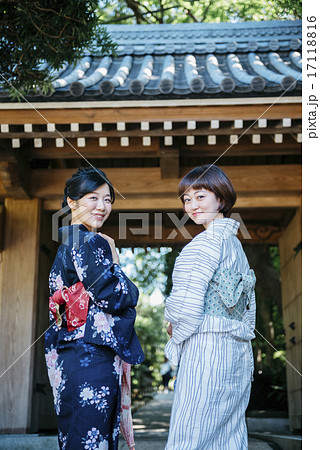浴衣の女子二人旅 17118816