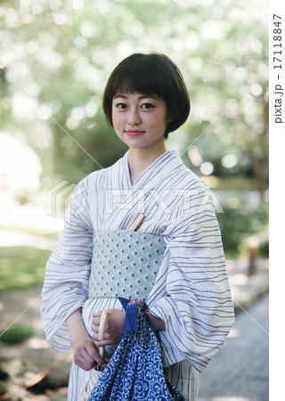 浴衣の女性 17118847