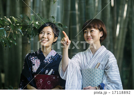 浴衣の女子二人旅 浴衣の女子二人旅 17118892