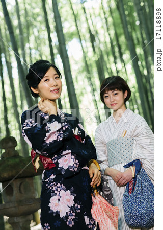 浴衣の女子二人旅 浴衣の女子二人旅 17118898
