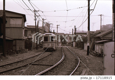 昭和45年　新宿の専用軌道を行く都電13系統 17118915