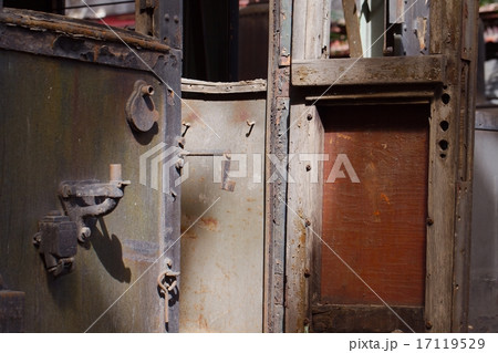 Abandoned Carriage 17119529