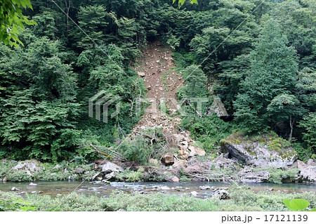 地すべり 17121139