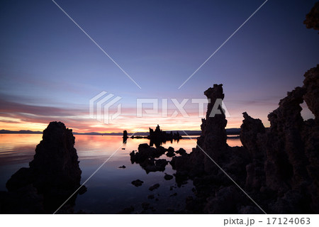 Mono Lake Twilight Sunrise 17124063