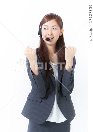 ガッツポーズをする女性オペレーター ガッツポーズをする女性オペレーター 17127359