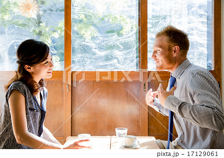 カフェで英会話レッスン 17129061