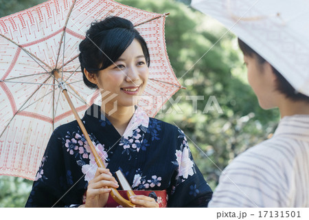 浴衣の女子二人旅 17131501
