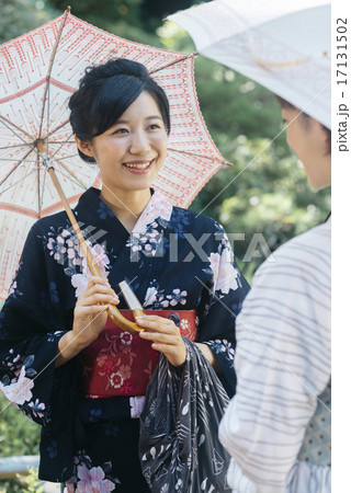 浴衣の女子二人旅 浴衣の女子二人旅 17131502