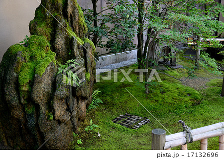 加賀藩武家屋敷 苔石の庭の写真素材 17132696 Pixta