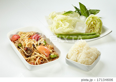 Papaya salad with  salted crab, Som Tam Thai 17134606