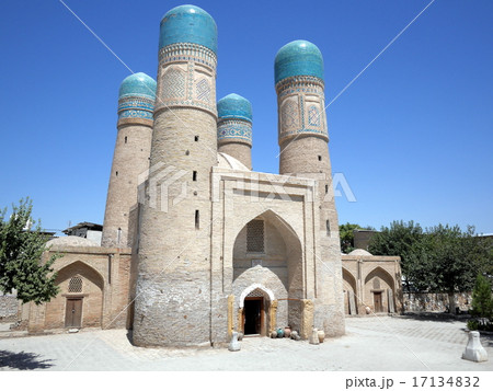 ウズベキスタンの世界遺産ブハラ歴史地区にあるチョル・ミナル 17134832