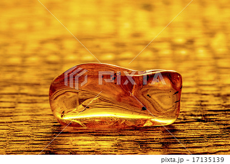 amber with inclusions 17135139
