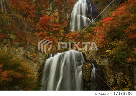 秋田県阿仁町 立又渓谷 紅葉の安の滝 秋田県阿仁町 立又渓谷 紅葉の安の滝 17138200