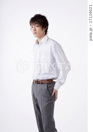 若い男性 若い男性 17139021