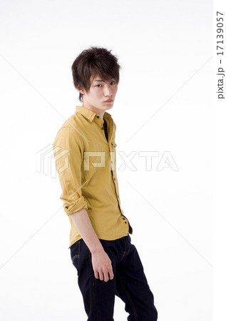 若い男性 若い男性 17139057
