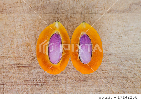 Close up of cleaved marian plum 17142238
