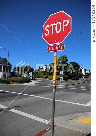 アメリカの止まれ Stop の標識の写真素材