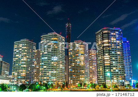 横浜 タワーマンション夜景の写真素材