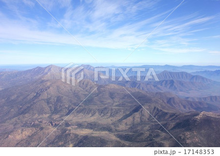 南米チリ北部、晴れ渡ったアンデスの美しい山並み 南米チリ北部、晴れ渡ったアンデスの美しい山並み 17148353