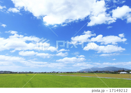 爽やかな風景 出雲平野と晴れた空の写真素材