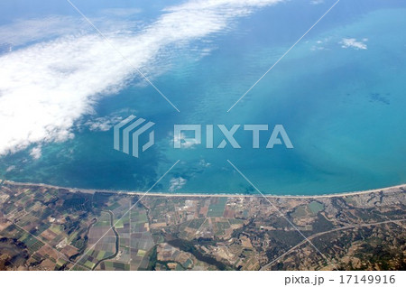 アメリカ西海岸カリフォルニア州ロサンゼルス北部の太平洋沿岸を上空から望む 17149916