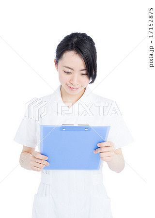 女性看護師 17152875