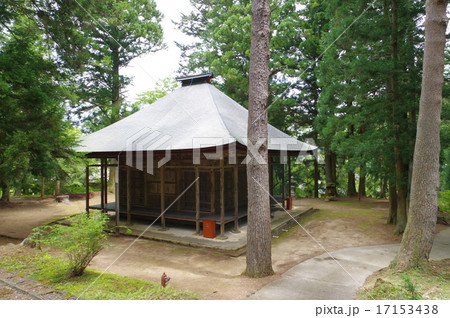 信州安曇野　重要文化財　松尾寺　薬師堂（本堂）～室町中期の建築物　背面俯瞰　横 17153438