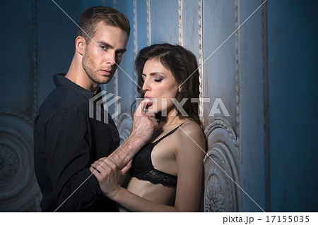 Two lovers under the wall of a beautiful interior Two lovers under the wall of a beautiful interior 17155035
