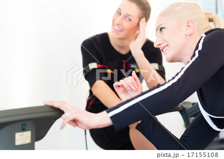Woman having ems training 17155108