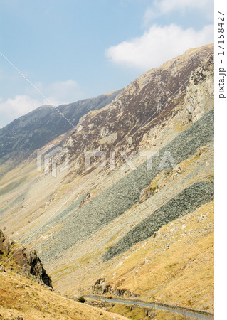 イギリス北部の湖水地方 スレート採掘場近くの山と谷 イギリス北部の湖水地方 スレート採掘場近くの山と谷 17158427