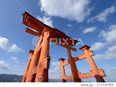 厳島神社の大鳥居 17158769