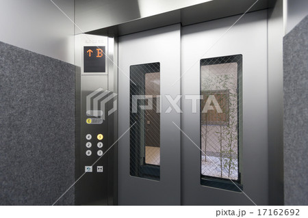 マンション　集合住宅　窓付き防犯仕様エレベーター 17162692