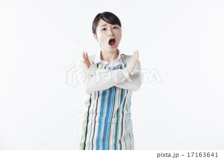 女性 指差し ポーズ 女性 指差し ポーズ 17163641