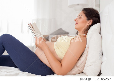 Beautiful young expectant mother is having rest 17165257