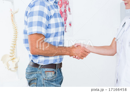 Patient shaking hands with doctor 17166458