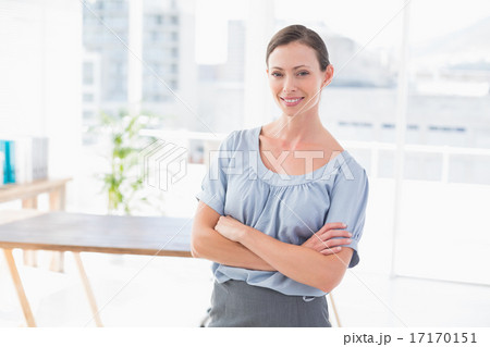 Smiling businesswoman looking at camera 17170151