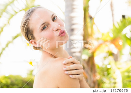 Beautiful young woman 17170976