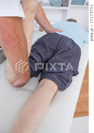Physiotherapist doing leg massage to his patient 17173751