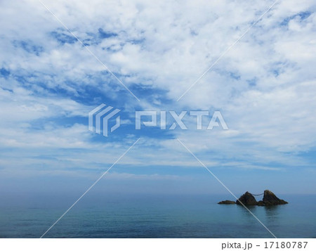 二見ヶ浦の夫婦岩(福岡県) 二見ヶ浦の夫婦岩(福岡県) 17180787