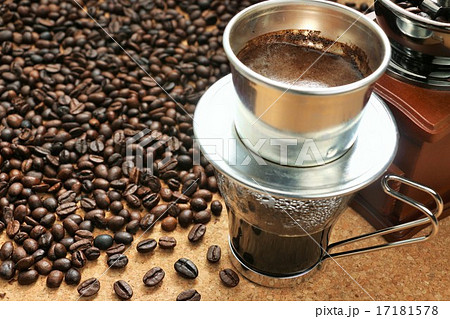 ベトナムコーヒーを淹れる 17181578