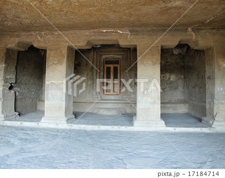 世界遺産「エローラ石窟群」の「第18窟」(インド) 世界遺産「エローラ石窟群」の「第18窟」(インド) 17184714