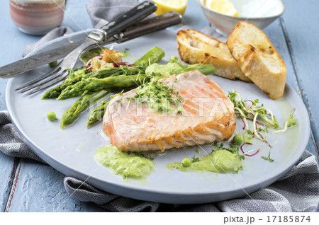 Salmon with Green Asparagus 17185874