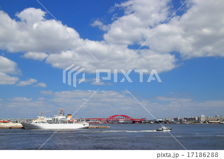 神戸港 中突堤から東を見る 17186288