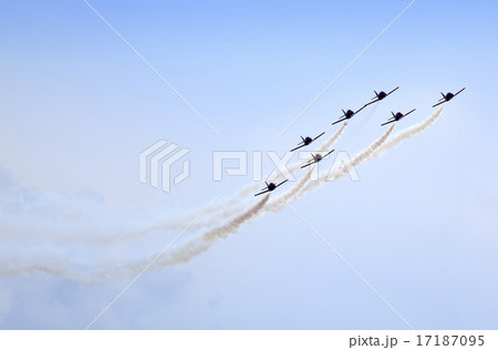 Planes on an air show against clear sky 17187095