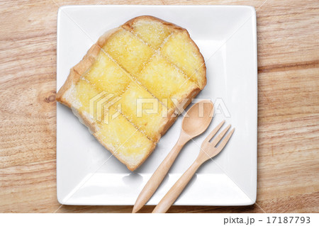 toasted bread 17187793