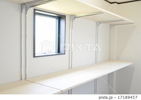 新築住宅の納戸 17189457